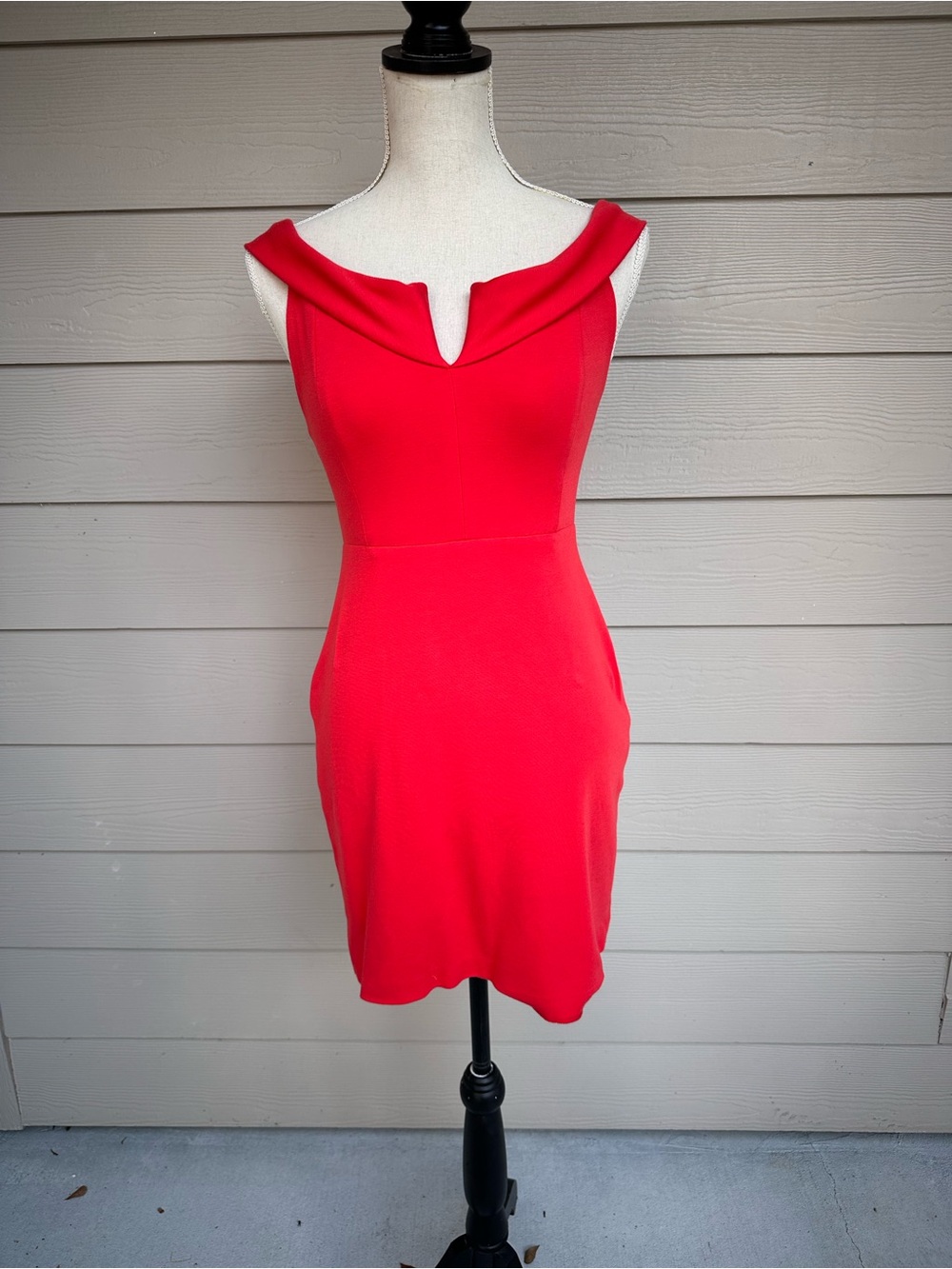 Alice + Olivia Sienna Off the Shoulder Sheath Dress Red Stretch Jersey SZ 2 B34